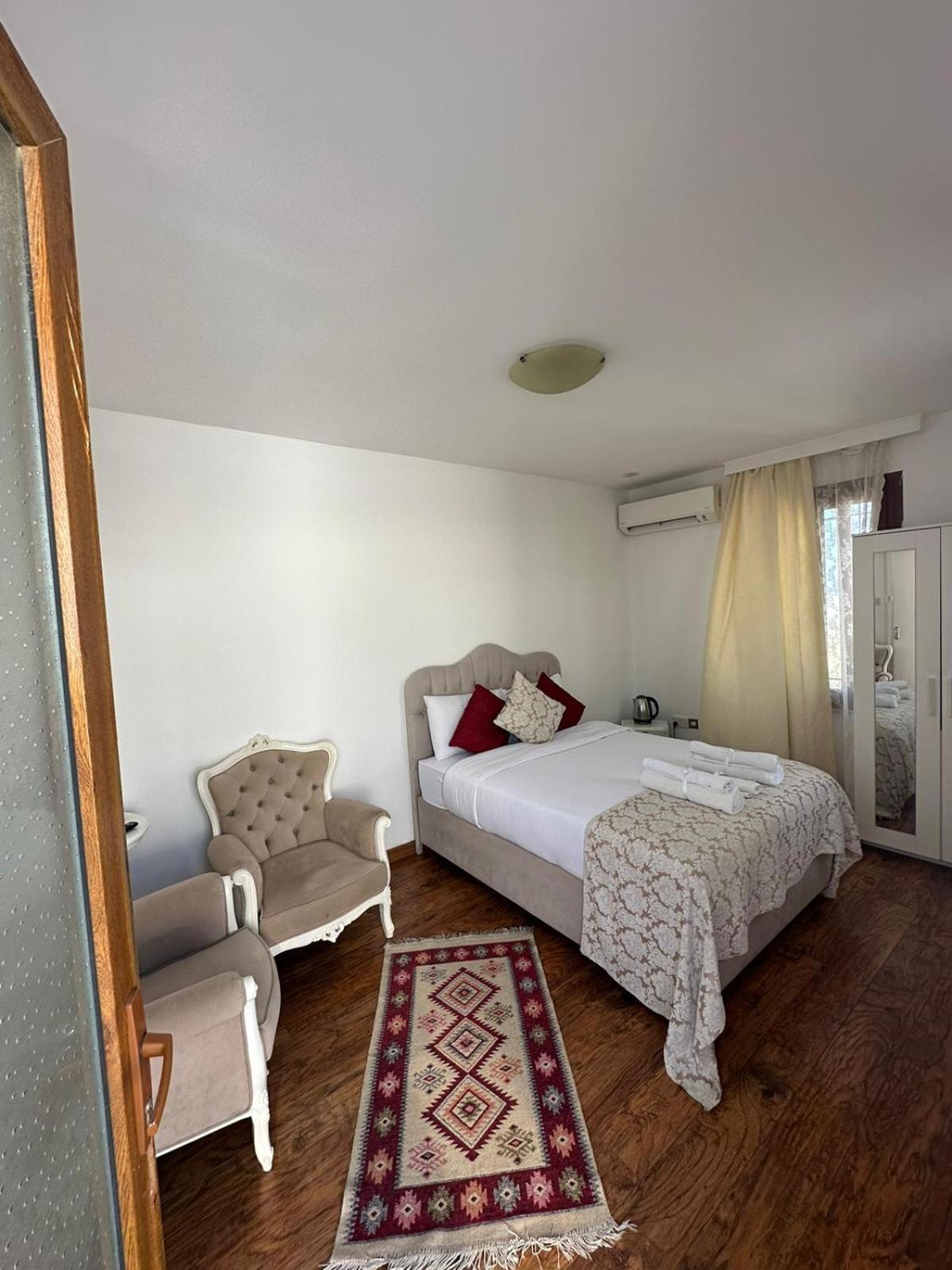 Lord'S Residence Boutique Hotel ไคริเนีย ภายนอก รูปภาพ