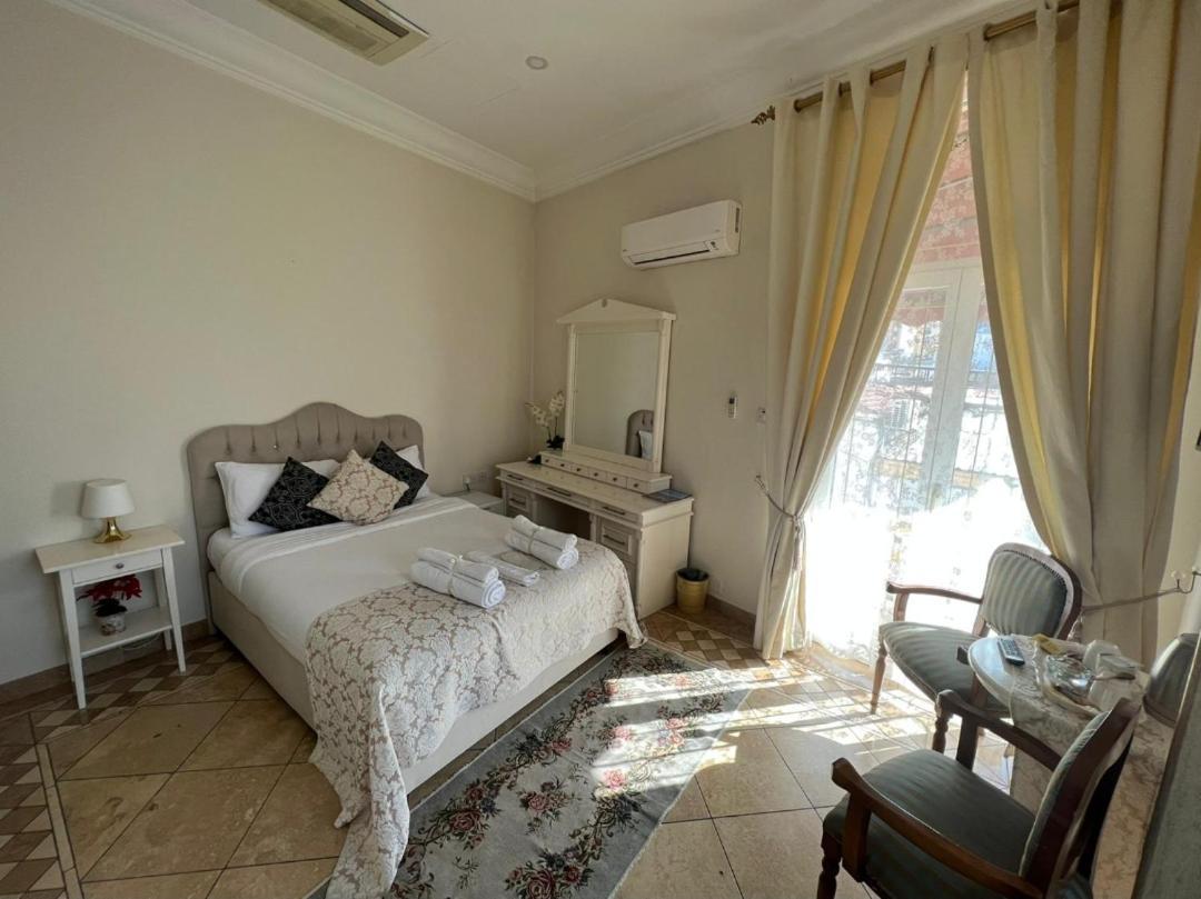 Lord'S Residence Boutique Hotel ไคริเนีย ภายนอก รูปภาพ