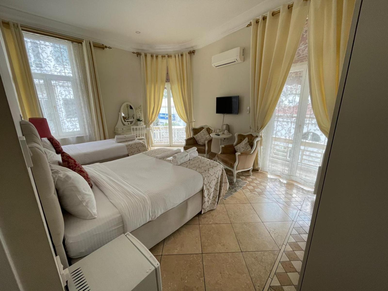 Lord'S Residence Boutique Hotel ไคริเนีย ภายนอก รูปภาพ