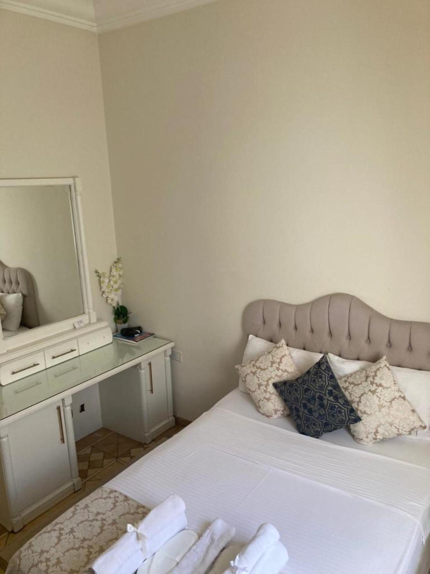 Lord'S Residence Boutique Hotel ไคริเนีย ภายนอก รูปภาพ