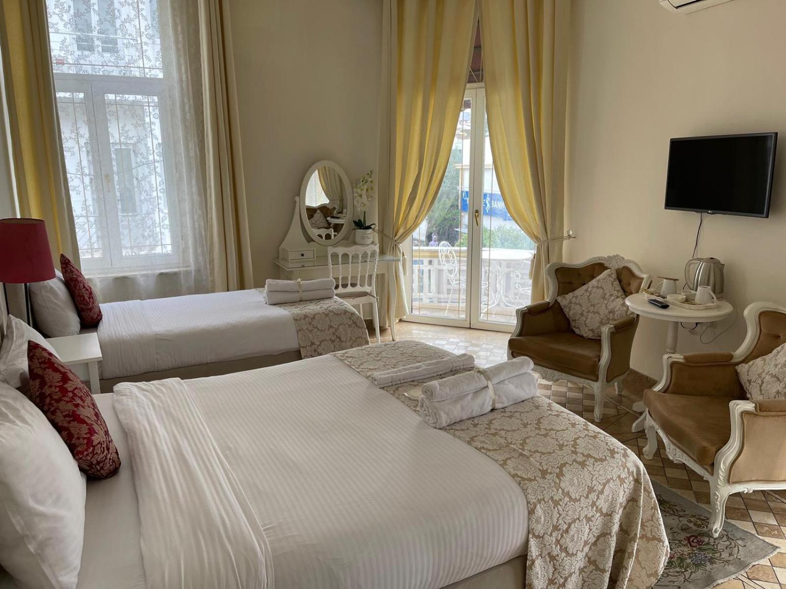 Lord'S Residence Boutique Hotel ไคริเนีย ภายนอก รูปภาพ