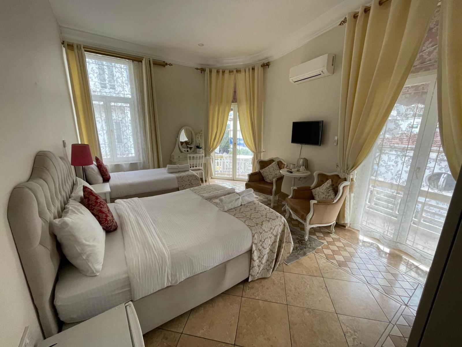 Lord'S Residence Boutique Hotel ไคริเนีย ภายนอก รูปภาพ