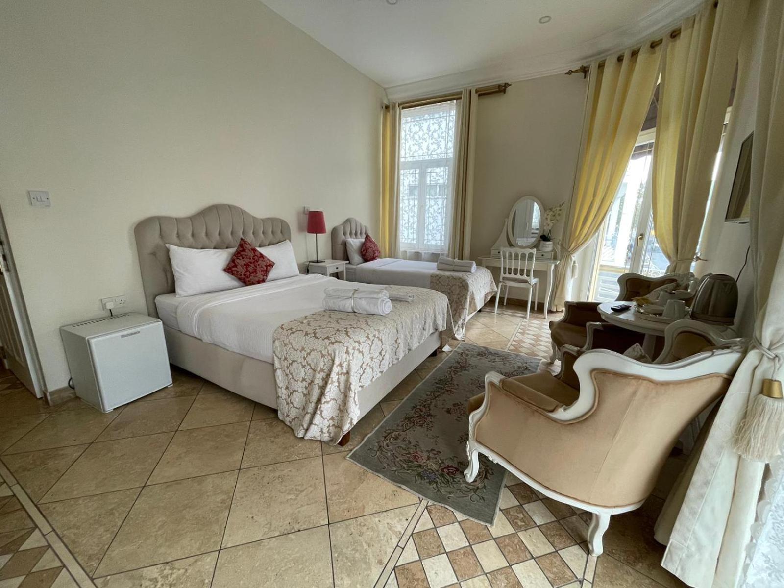 Lord'S Residence Boutique Hotel ไคริเนีย ภายนอก รูปภาพ
