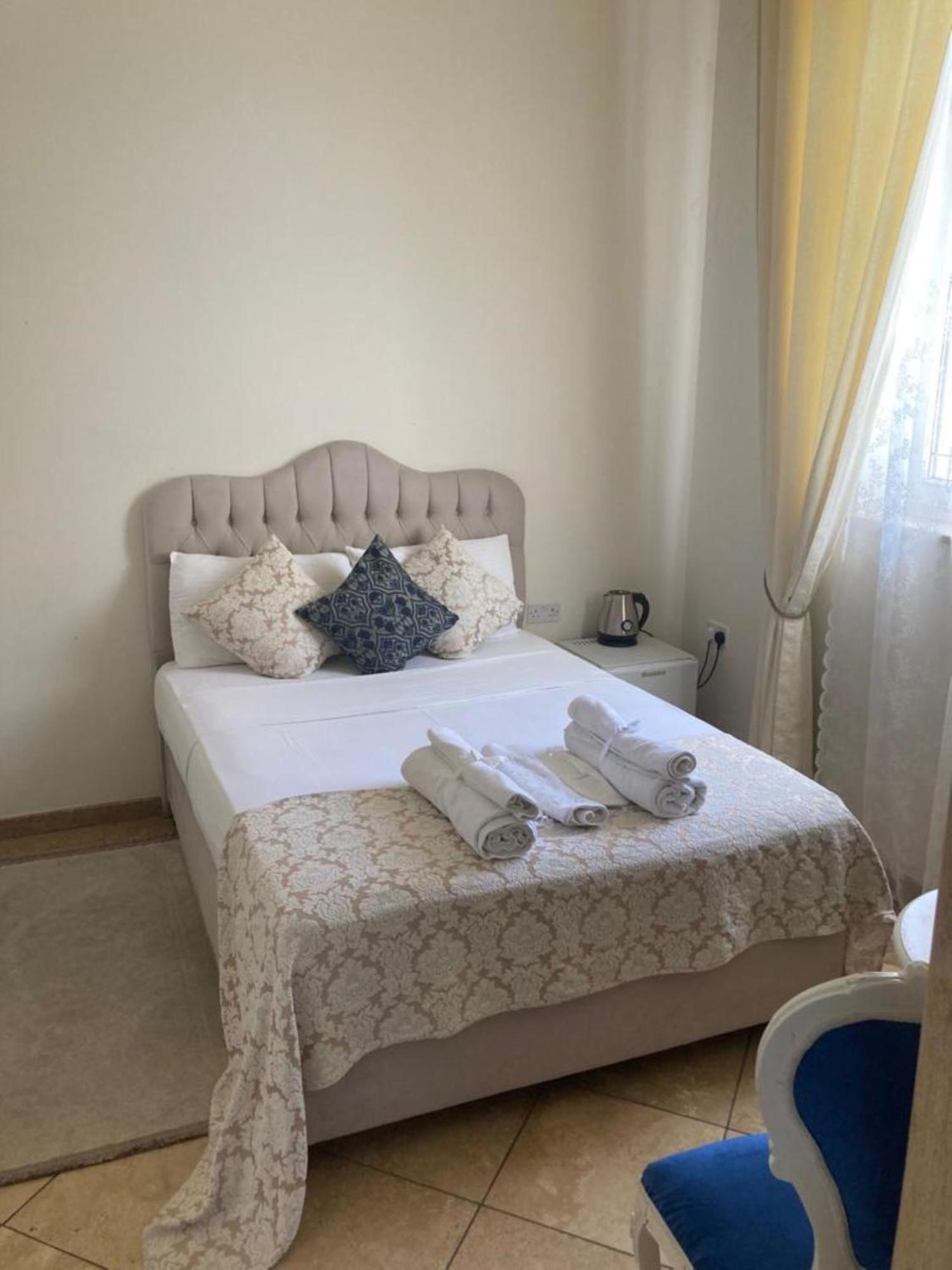Lord'S Residence Boutique Hotel ไคริเนีย ภายนอก รูปภาพ
